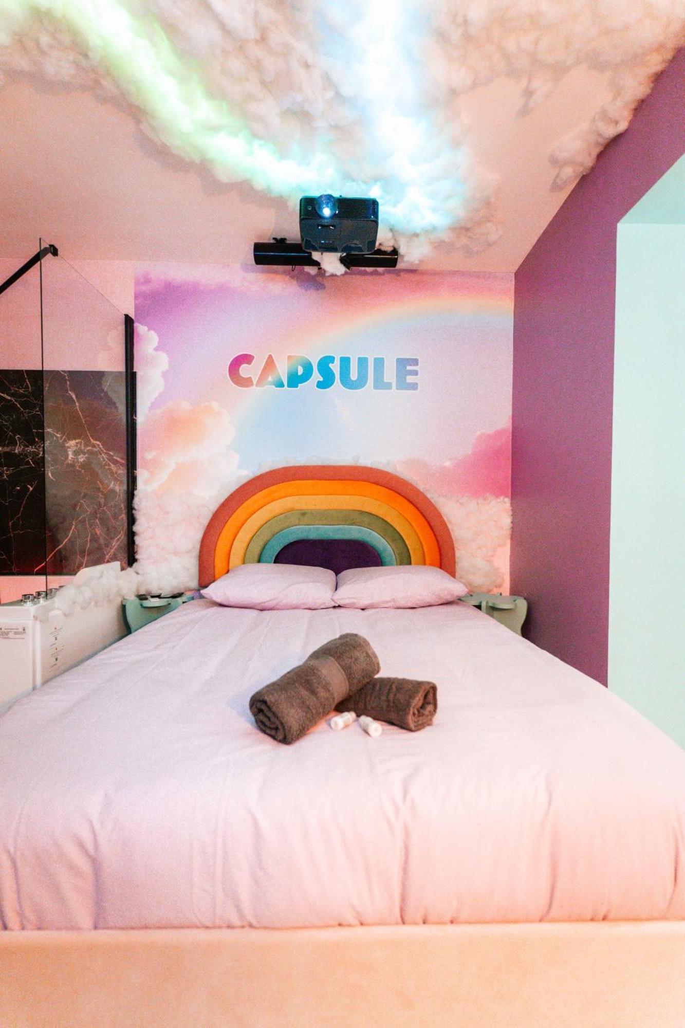 Capsule Cloud - Jacuzzi - Projecteur Cinema