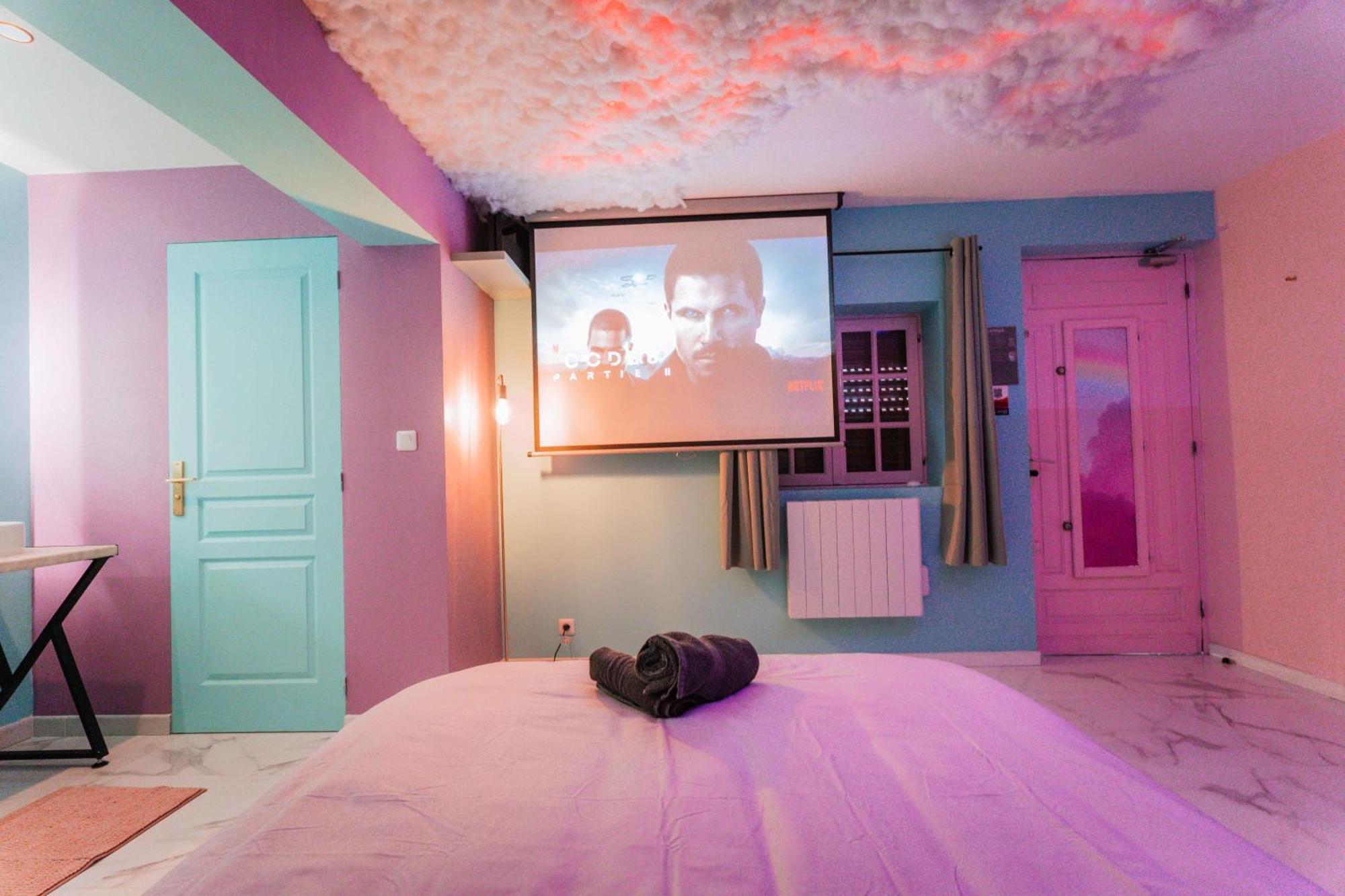 Capsule Cloud - Jacuzzi - Projecteur Cinema * Tourcoing