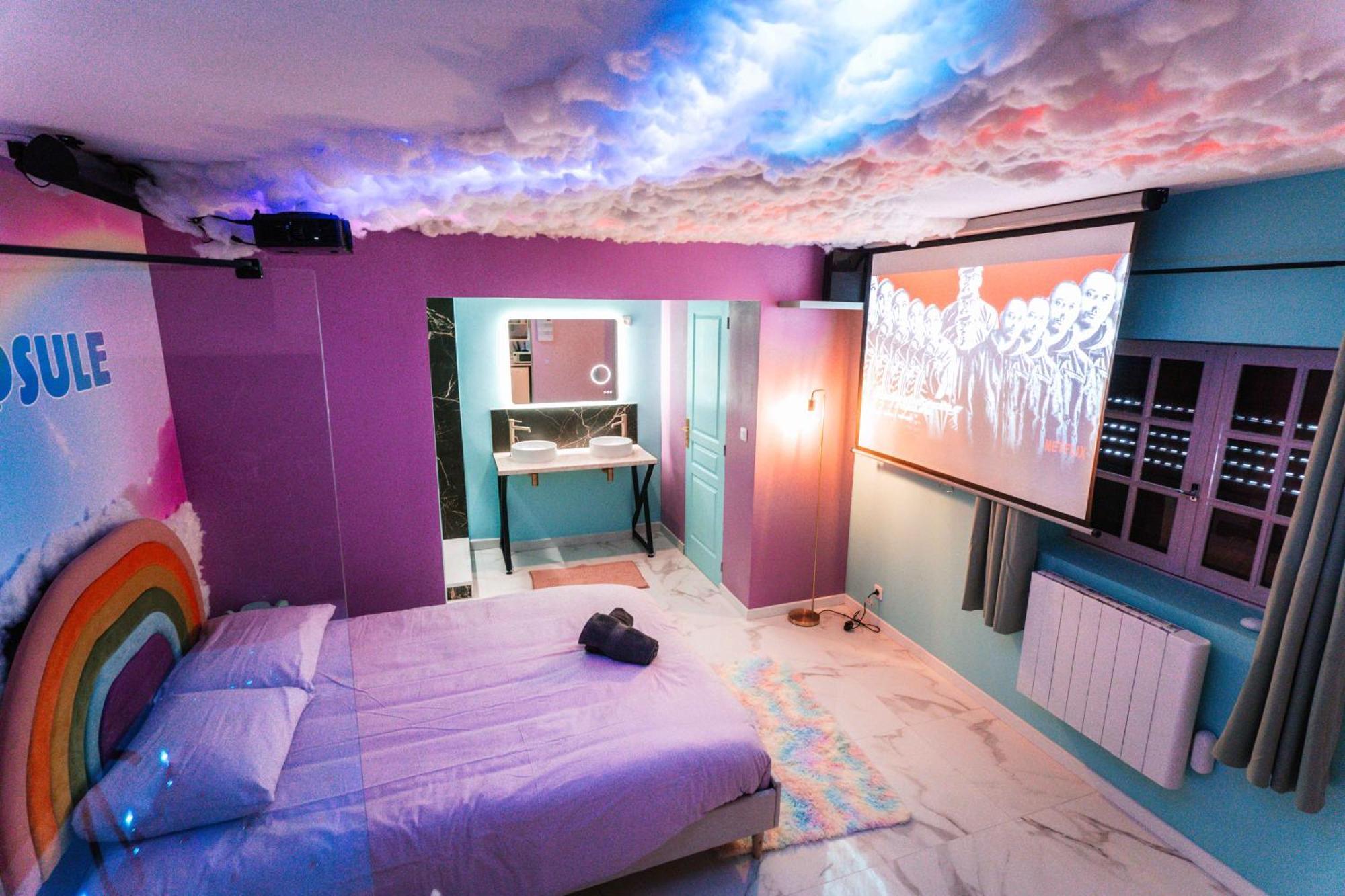 Capsule Cloud - Jacuzzi - Projecteur Cinema